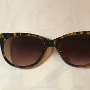 Oscar De La Renta Sunglasses